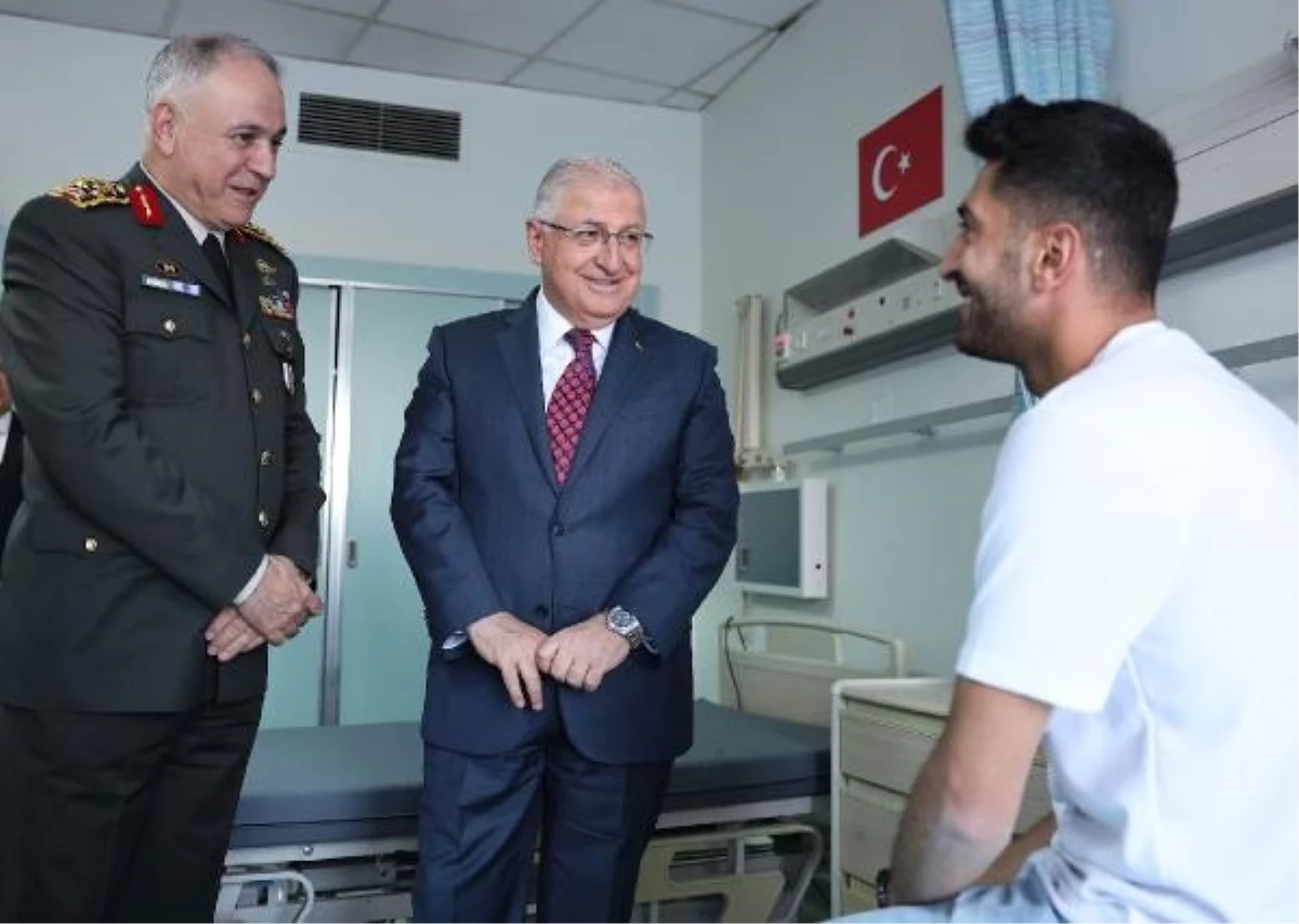 Ulusal Savunma Bakanı Yaşar Güler, Gaziler Günü münasebetiyle tedavi gören gazilerle bir ortaya geldi