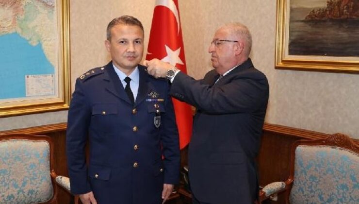 Ulusal Savunma Bakanı Yaşar Güler, uzaya gidecek birinci Türk pilotu kabul etti