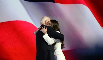 Joe Biden, Görevini Kamala Harris’e Devrederken Gözyaşlarını Tutamadı