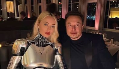 Elon Musk ve Robot Sevgilisi Akşam Yemeğinde