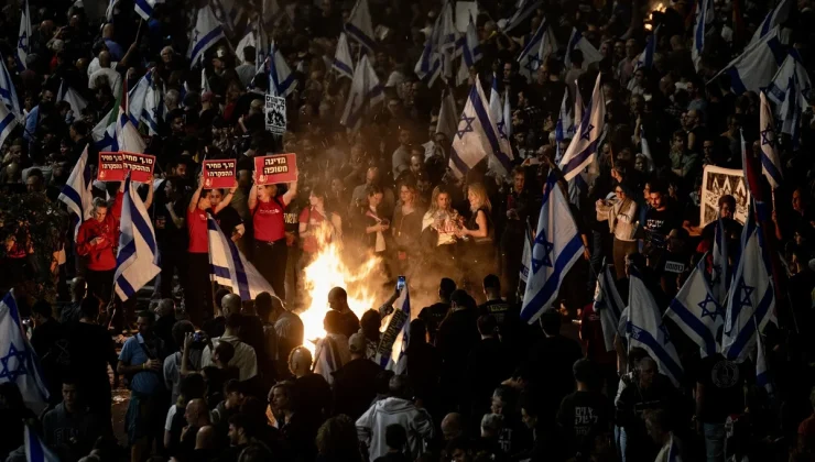 İsrail’de Savunma Bakanı Gallant’ın Görevden Alınması Protesto Edildi