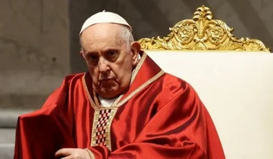 PAPA FRANCIS’İN SOLUNUM YETMEZLİĞİ KRİZİ: VATİKAN’DAN AÇIKLAMA GELDİ