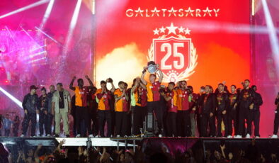 GALATASARAY ŞAMPİYONLUĞUNU YENİKAPI’DA KUTLADI