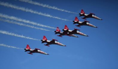 TÜRK YILDIZLARI SAMSUN SEMALARINDA AY-YILDIZ ÇİZDİ!