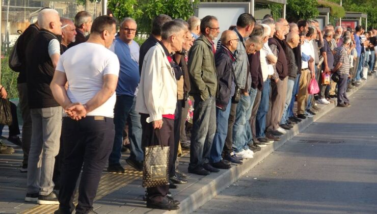 İZMİR’DE 23 BİN İŞÇİ GREVE ÇIKTI