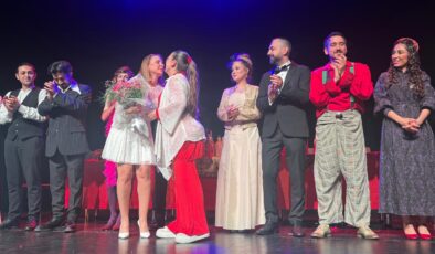 TÜMAY ÖZOKUR TİYATRO AKADEMİSİ ÖĞRENCİLERİ SAHNEYLE BULUŞTU