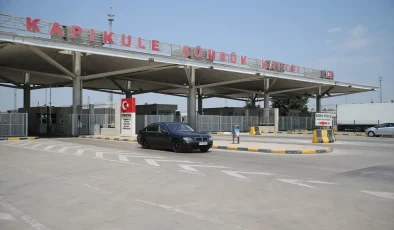 BAYRAMDA ANAVATANA AKIN