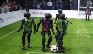 Robotlar Sahada: Çin’de İnsansı Robotlarla Futbol Maçı Düzenlendi