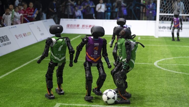 Robotlar Sahada: Çin’de İnsansı Robotlarla Futbol Maçı Düzenlendi
