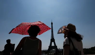 Fransa’da Aşırı Sıcaklar Nedeniyle Eyfel Kulesi Ziyarete Kapatıldı