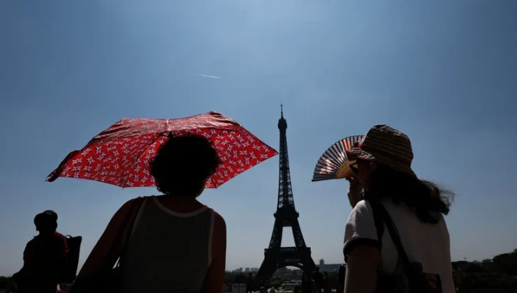 Fransa’da Aşırı Sıcaklar Nedeniyle Eyfel Kulesi Ziyarete Kapatıldı