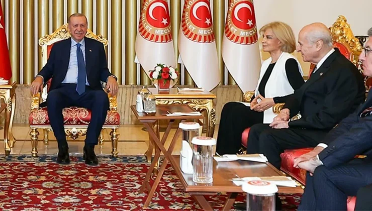 Çiller’in Erdoğan’ın Yanındaki Görüntüsü Gündem Oldu