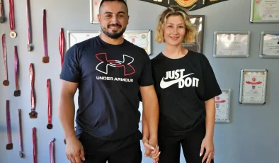 Öğrencilerden antrenör damada ring gibi sürpriz