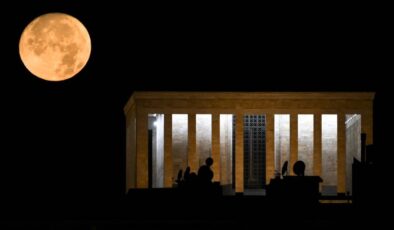 Anıtkabir’de Dolunayın Büyüleyici Görüntüsü