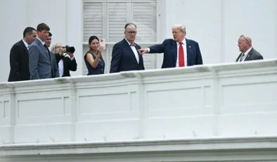 Trump Beyaz Saray’ın çatısına çıktı: “Küçük bir yürüyüş yapıyorum”