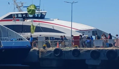 AVŞA ADASI AÇIKLARINDA KORKU DOLU ANLAR: İDO FERİBOTU KAYAYA ÇARPTI