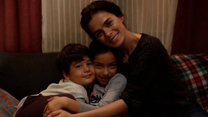 ÇOCUK OYUNCUNUN AİLESİNDEN ÖZGE ÖZPİRİNÇCİ’YE ŞOK DOLANDIRICILIK SUÇLAMASI