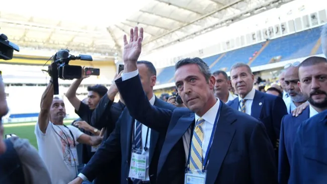 ALİ KOÇ’TAN DUYGUSAL VEDA: “HER ZAMAN FENERBAHÇE’NİN EMRİNDE OLACAĞIM”