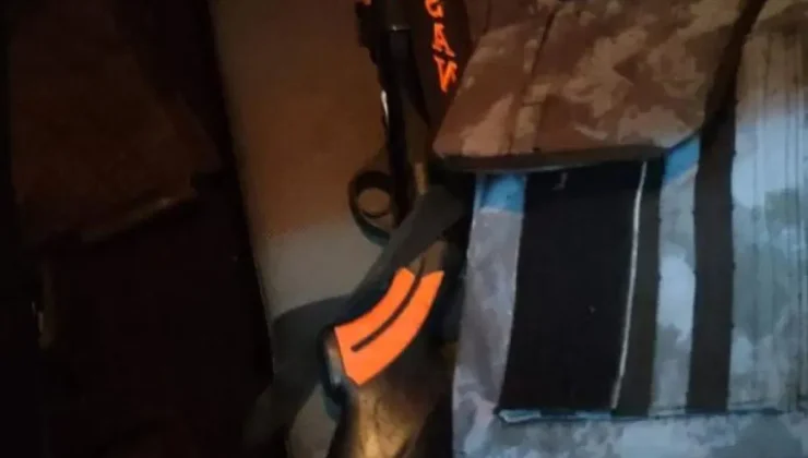 İZMİR’DE POLİSLERİ ŞEHİT EDEN SALDIRGANIN SİLAHI VE HÜCUM YELEĞİ ORTAYA ÇIKTI