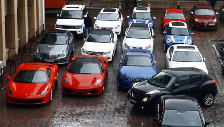 MALİYE FERRARİ VE LÜKS ARAÇLARIN PEŞİNE DÜŞTÜ: “T PLAKA” SUİSTİMALİNE SIKI DENETİM