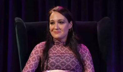 GUPSE ÖZAY’DAN ANNE-KIZ PAYLAŞIMI: “ÇİZİMLERİNİ KIZIM YAPMIŞ ZANNEDİP TEBRİK MESAJLARI ATIYORSUNUZ”