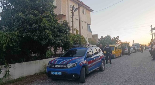 İSTANBUL’DA ŞOKE EDEN OLAY! KADININ BOYNUNA TASMA TAKTI, SOKAKTA GEZDİRDİLER