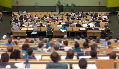 ÜNİVERSİTEYİ 3 YILDA BİTİRME İMKÂNI GELİYOR: YENİ DÜZENLEMEYLE HIZLANDIRILMIŞ ÖĞRENİM