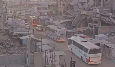 GAZZE’DE KRİTİK ADIM: REHİNE TAKASI BAŞLADI, FİLİSTİNLİLER OTOBÜSLERE BİNDİRİLDİ