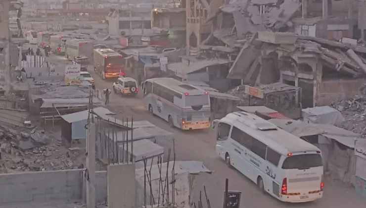 GAZZE’DE KRİTİK ADIM: REHİNE TAKASI BAŞLADI, FİLİSTİNLİLER OTOBÜSLERE BİNDİRİLDİ