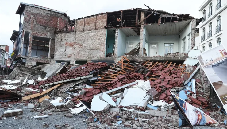 BALIKESİR DEPREMİNDE YARALANAN VATANDAŞLAR TABURCU EDİLDİ