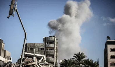 İSRAİL’İN NUSEYRAT KAMPI SALDIRISINDA ONLARCA SİVİL HAYATINI KAYBETTİ