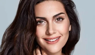 Ünlü Oyuncunun Liseli Hali Hayranlarını Duygulandırdı!