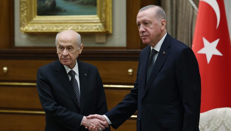 BEŞTEPE’YE GİTMEDİ AMA ERDOĞAN’A ANLAMLI BİR HEDİYE GÖNDERDİ! BAHÇELİ’DEN DİKKAT ÇEKEN CUMHURİYET MESAJI