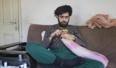 Genç Adam 3 Yıldır Odaya Kapandı!