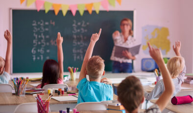 EĞİTİM SİSTEMİNDE KÖKLÜ DEĞİŞİKLİKLER GELİYOR: OKUL BAŞLAMA YAŞI VE LİSE SÜRESİ YENİDEN DÜZENLENECEK!