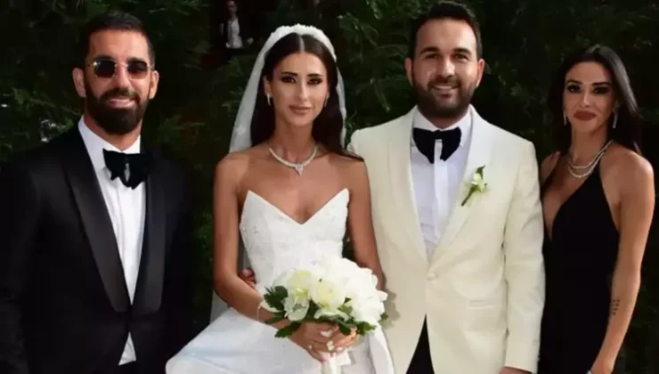 Eltiler Arasında Gerginlik Tavan Yaptı: Aslıhan Doğan Turan ile Katre Turan Arasındaki Yeni Kriz Magazin Dünyasını SallıyorEltiler Arasında Gerginlik Tavan Yaptı: Aslıhan Doğan Turan ile Katre Turan Arasındaki Yeni Kriz Magazin Dünyasını Sallıyor