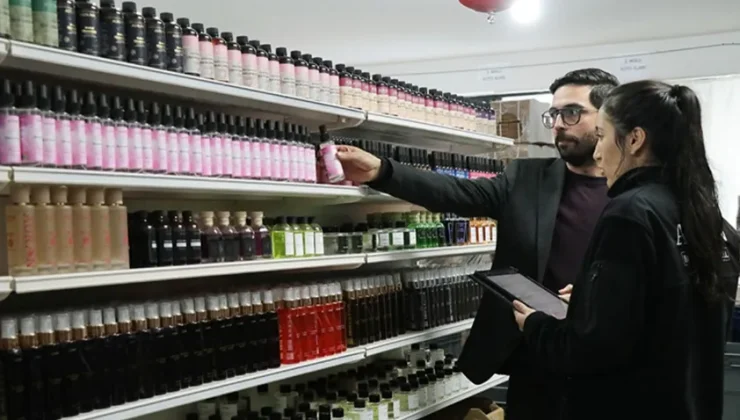 ÖNEMLİ DENETİM KARARI: BAKANLIK BİR ÖZÜNLÜ KOZMETİK MAĞAZASINI RADERA ALDI, 11 ÜRÜNDE MEVZUAT İHLALİ TESPİT EDİLDİ