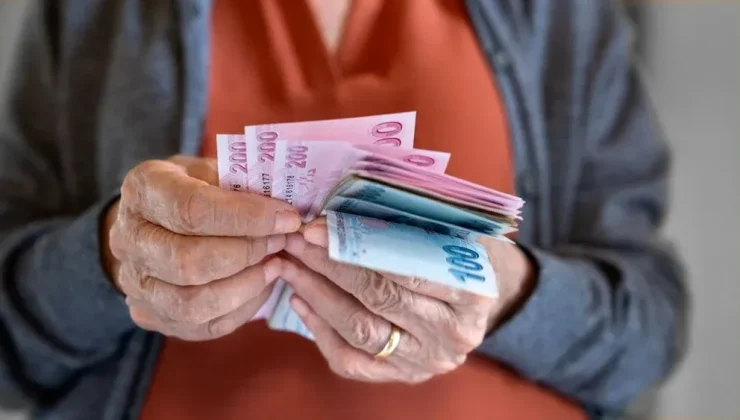 EN DÜŞÜK EMEKLİ MAAŞI İÇİN KULİSLER HAREKETLENDİ: GÖZLER PAZARTESİ GÜNÜNE ÇEVRİLDİ