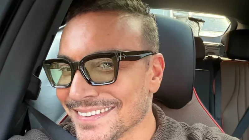 SİNERİNDEKİ KÜÇÜK PÜSKÜRTÜŞ BÜYÜK PANİĞE DÖNÜŞTÜ: CENK EREN’İN SAHNE KAZASI