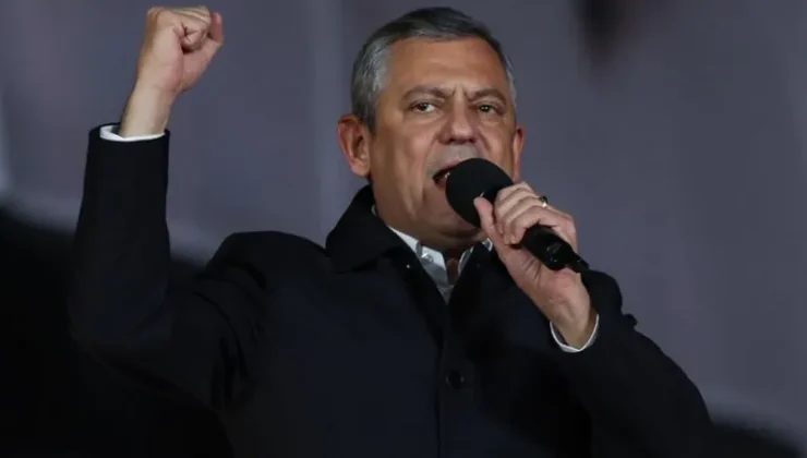 ÖZGÜR ÖZEL’DEN TARTIŞMALI AÇIKLAMA: “İHRAÇ EDİLEN TEĞMENLERE SAHİP ÇIKMAYAN NAMUSSUDUR, ŞEREFSİZDİR”