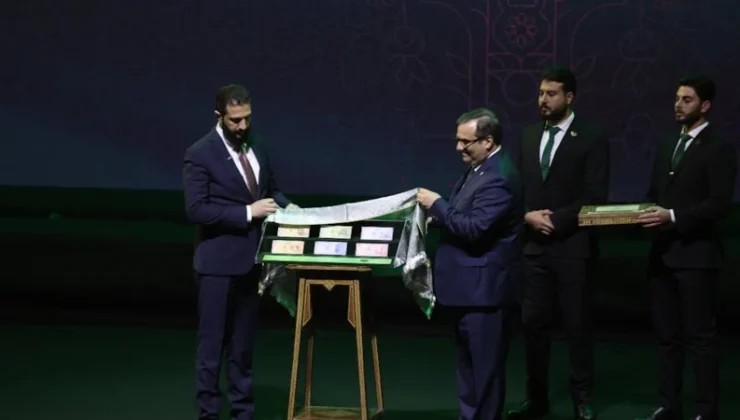 SURİYE’DE ESKİ DÖNEMİN İZLERİ PARADAN DA KALDIRILDI