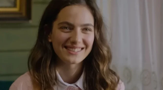 Ava Yaman’ın Makyajsız Pozu Sosyal Medyayı Salladı