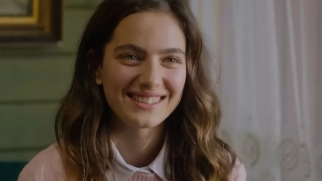 Ava Yaman’ın Makyajsız Pozu Sosyal Medyayı Salladı