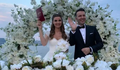 MEHMET AKİF ERSOY SKANDALI SONRASI PINAR ERBAŞ’A SOSYAL MEDYADA YORUM YAĞDI: “VERİLMİŞ SADAKANIZ VARMIŞ”