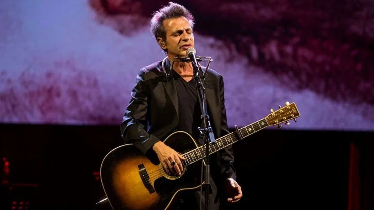 Teoman’ın Konserindeki Şaşırtıcı Anlar: Dansına Yorum Yağdı