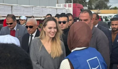 ANGELINA JOLIE SINIRDA İNSANİ YARDIM ÇAĞRISI YAPTI, REFAH KAPISINDA DURUMU YERİNDE İNCELEDİ