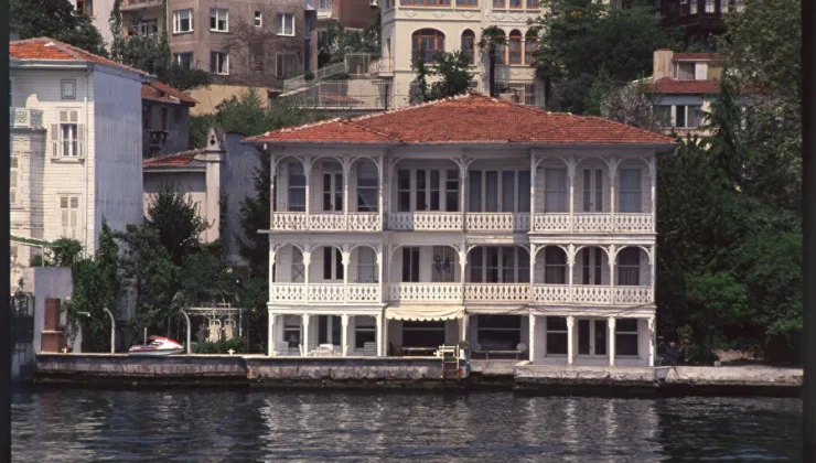 İSTANBUL BOĞAZI’NDA TARİHİ YALI SATIŞA ÇIKARILDI: FİYATI DUDAK UÇUKLATTI